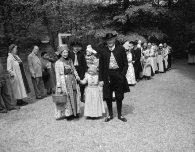 10 jarig bestaan van het Landelijk comite van de klederdrachtenverzameling van P, Bestanddeelnr 909-5707