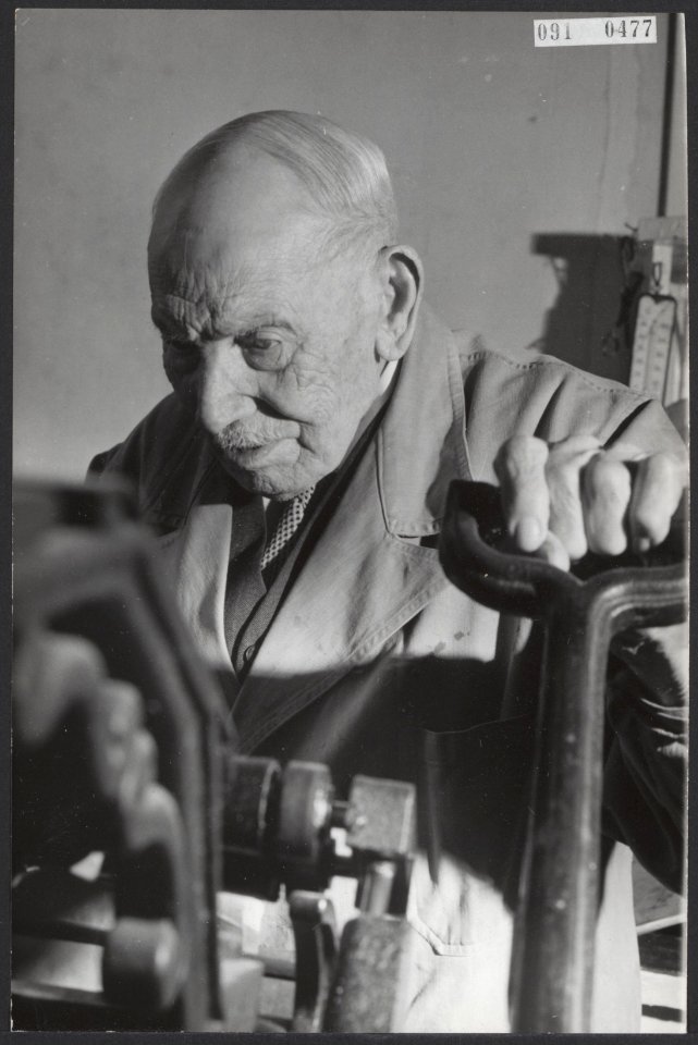 10 mei 1964 zal het 80 jaar geleden zijn, dat Chris Jagers in dienst trad bij ap, Bestanddeelnr 091-0477