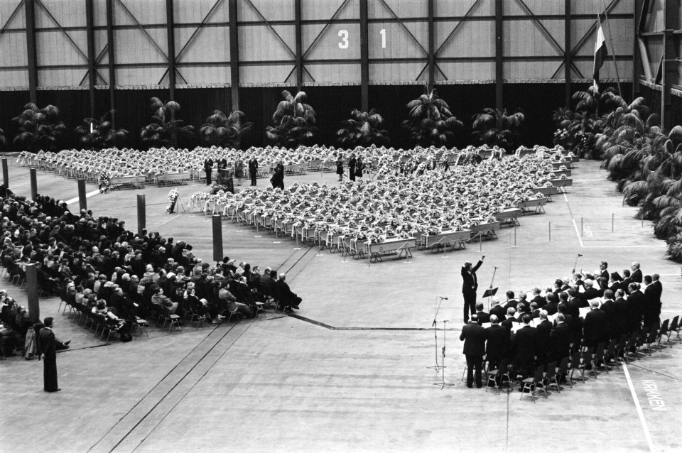 1 minuut stilte aan het begin van de herdenking, Bestanddeelnr 929-1119