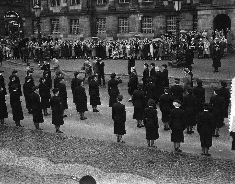10 jaar Marvo defile te Amsterdam voor koningin Juliana, Bestanddeelnr 906-7998