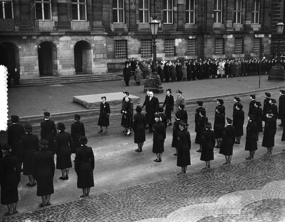10 jaar Marvo defile te Amsterdam voor koningin Juliana, Bestanddeelnr 906-7999