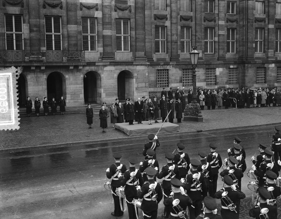 10 jaar Marvo defile te Amsterdam voor koningin Juliana, Bestanddeelnr 906-8001