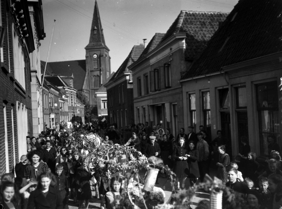 1 Mei feest te Genemuiden. Luie Motte, Bestanddeelnr 901-7032