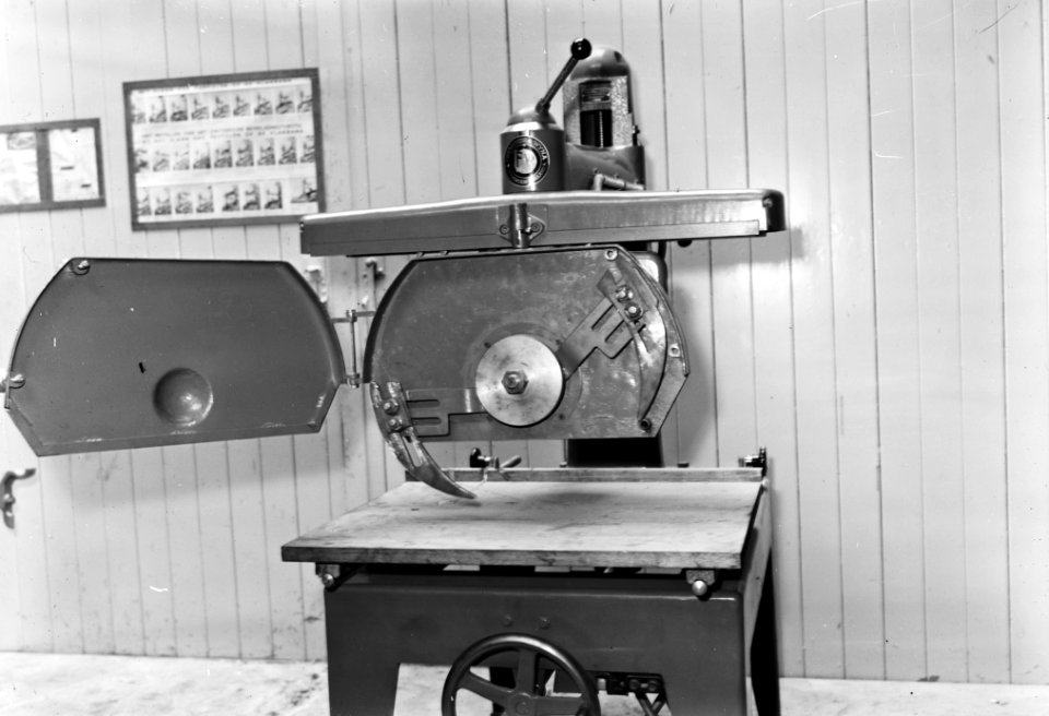 10x15 Cirkelzaagmachine van Freymeys, Wyno (fabrikant Buhen te Londen), Bestanddeelnr 256-0662