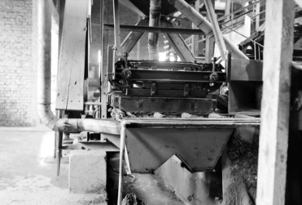 10x15 Stofafzuiging op automatische bezander in steenfabriek De Wolfswaard te , Bestanddeelnr 256-0778
