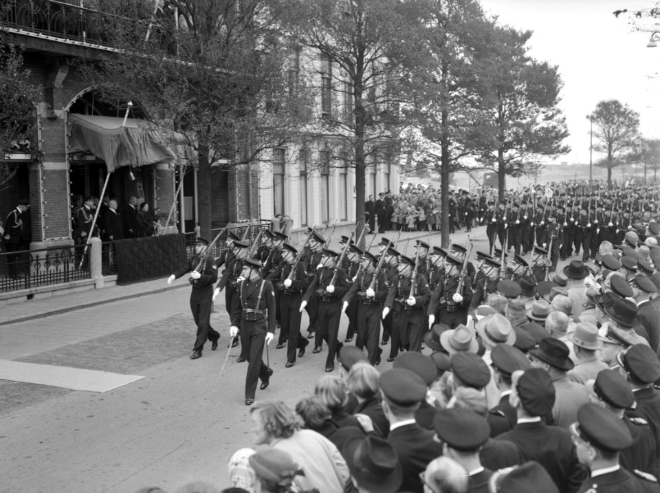 100 jaar KIM Den Helder bezoekdag koningin Juliana, Bestanddeelnr 906-7914