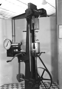 10x15 Beproevingsmachine voor staaldraad, Bestanddeelnr 256-1135