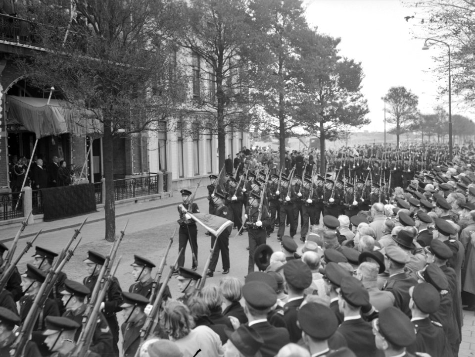 100 jaar KIM Den Helder bezoekdag koningin Juliana, Bestanddeelnr 906-7913