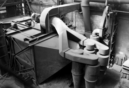 10x15 Zandstraalkabine bij de machinefabriek Reineveld te Delft, Bestanddeelnr 256-1018