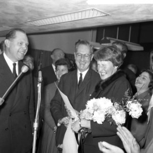 1000000ste tourist in de hoofdstad, echtpaar Maw uit Engeland, burgemeester Va, Bestanddeelnr 917-1955