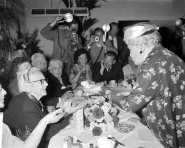 100-ste Verjaardag van mevrouw Smorenburg, Bestanddeelnr 912-7967