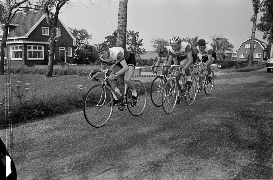100 kilometer ploegtijdrit in Hoofddorp, winnende ploeg in actie v.l.n.r. Schepe, Bestanddeelnr 918-0875