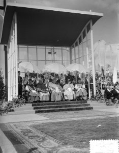 100 jaar Kromstaf. Stadion De Galgewaard. Bisschoppen en kardinalen onder afdak,, Bestanddeelnr 905-7317