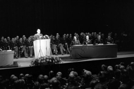 100 Jarig bestaan Hogere Krijgsschool Prins Bernhard spreekt congres toe in Den , Bestanddeelnr 921-8729