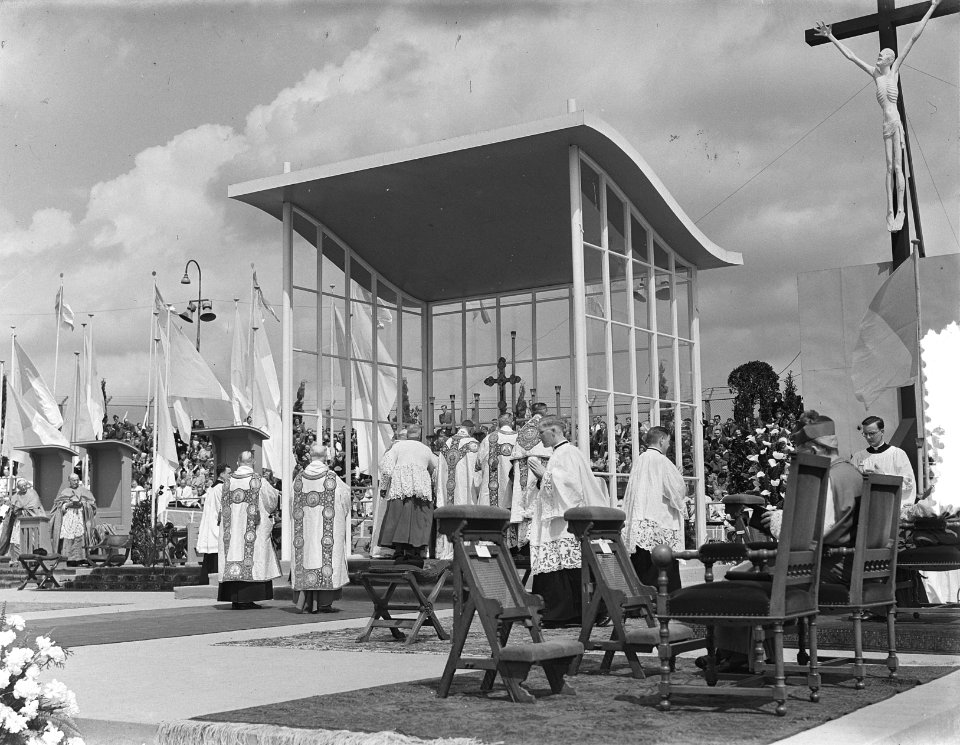100 jaar Kromstaf. Stadion De Galgewaard. Overzicht Heilige Mis, Bestanddeelnr 905-7292