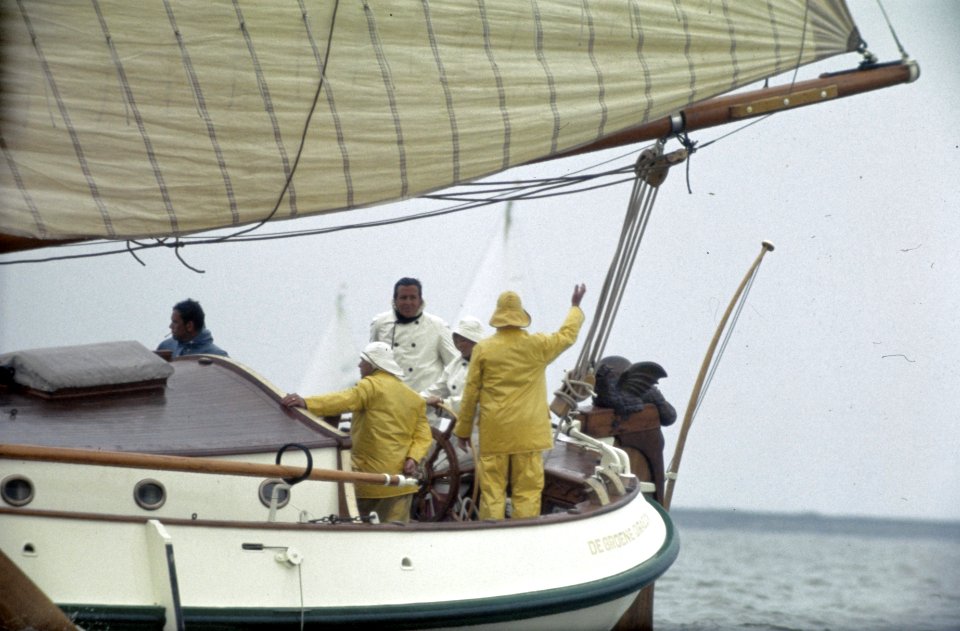 100 Mijls race op IJsselmeer HKH Prinses Beatrix en Zijne Koninklijke Hoogheid , Bestanddeelnr 254-8125