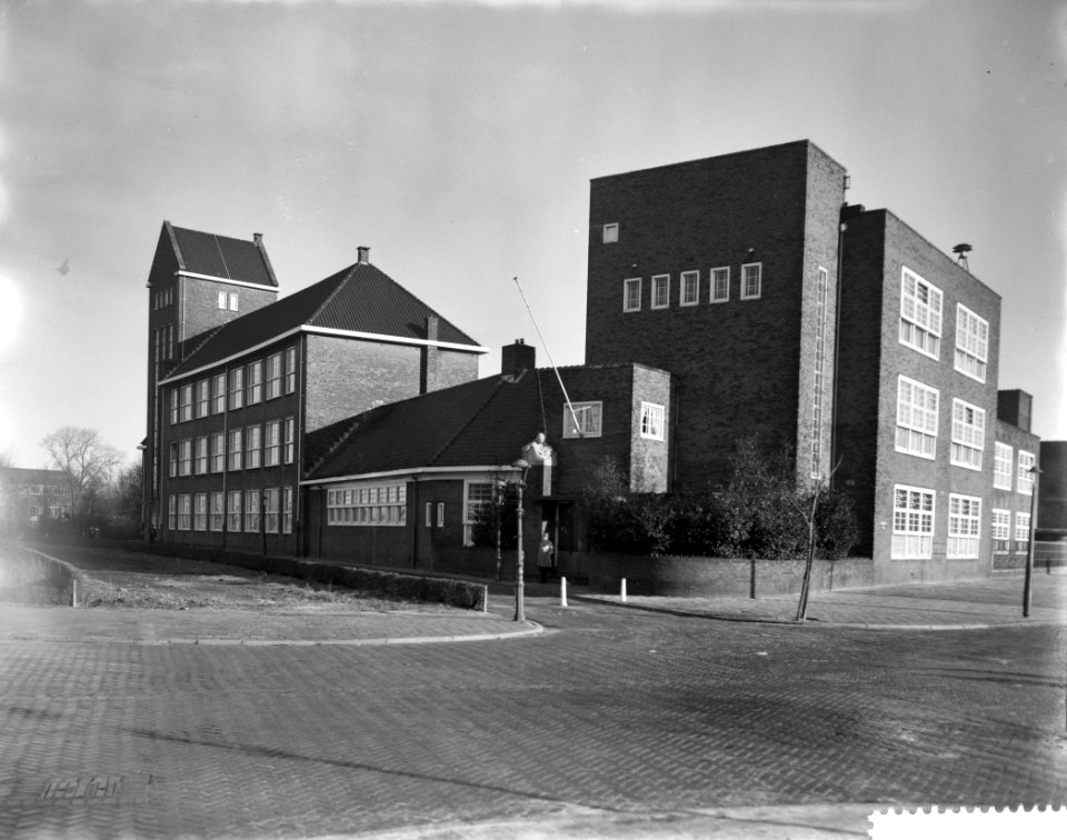 100 jaar technisch onderwijs in Amsterdam, exterieur van de school aan de Meeuwe, Bestanddeelnr 911-9641