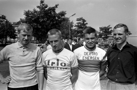 100 kilometer ploegtijdrit in Hoofddorp, v.l.n.r. Stevens Middelkoop, Holst en S, Bestanddeelnr 918-0874
