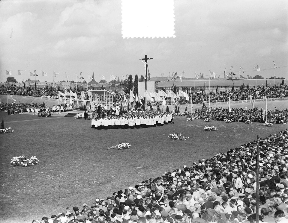 100 jaar Kromstaf. Stadion De Galgewaard. Overzicht Heilige Mis, Bestanddeelnr 905-7290