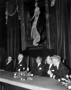 100 jaar Noordzeekanaal, herdenking in raadhuis van Velsen links burgemeester va, Bestanddeelnr 917-5128