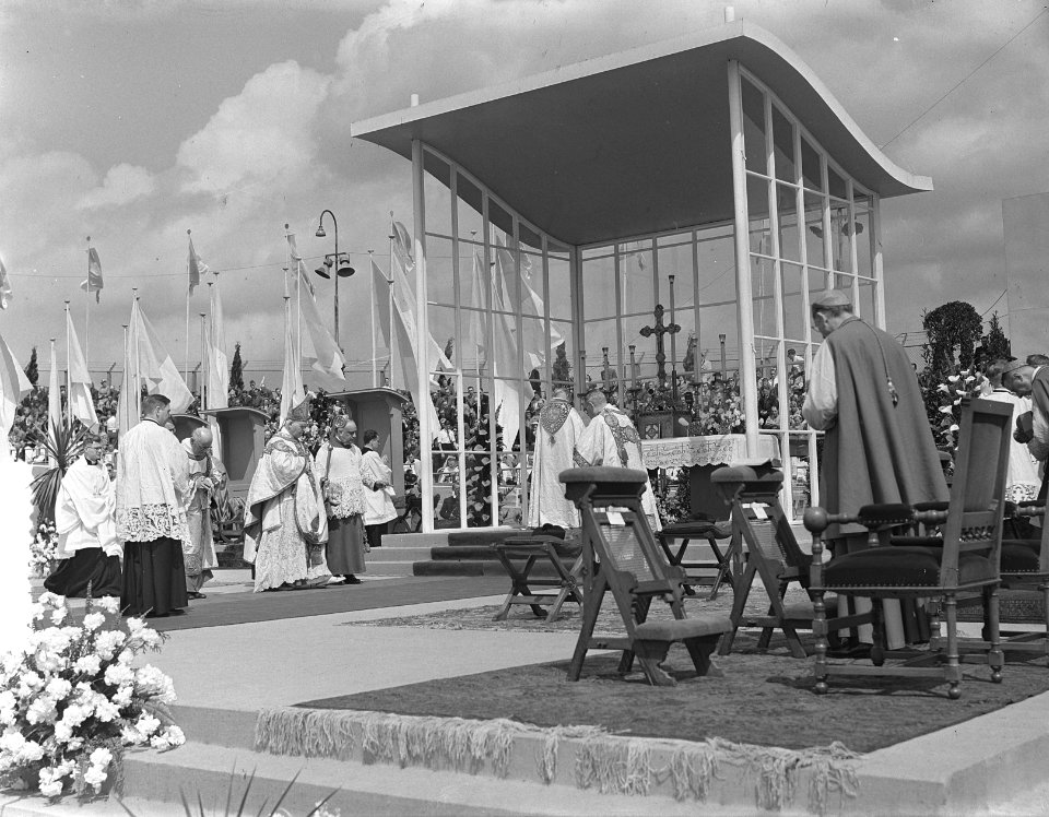 100 jaar Kromstaf. Stadion De Galgewaard. Overzicht Heilige Mis, Bestanddeelnr 905-7293
