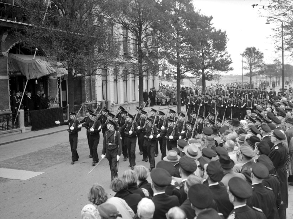 100 jaar KIM Den Helder bezoekdag koningin Juliana, Bestanddeelnr 906-7911
