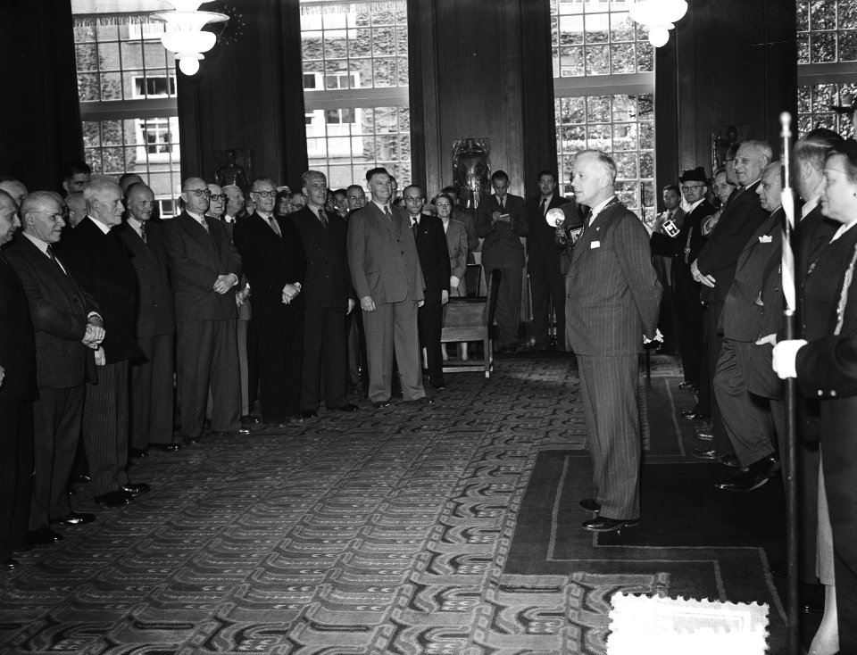 100 jarige bestaan Mannenzangvereniging Apollo . Ontvangst gemeentehuis Amster, Bestanddeelnr 905-7574
