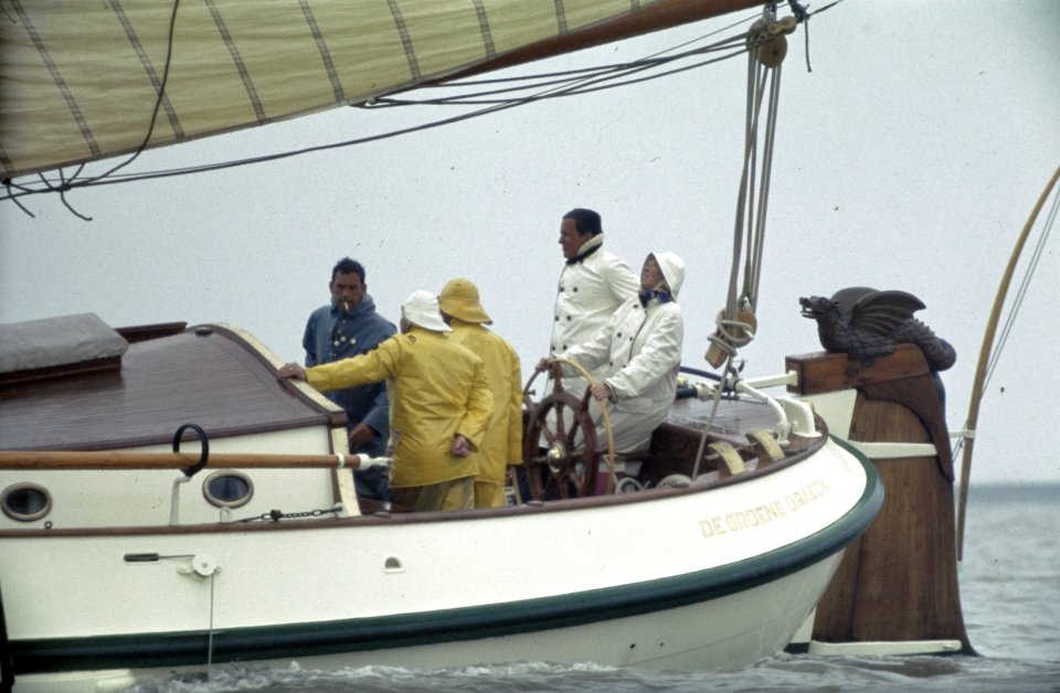 100 Mijls race op IJsselmeer HKH Prinses Beatrix en Zijne Koninklijke Hoogheid , Bestanddeelnr 254-8126
