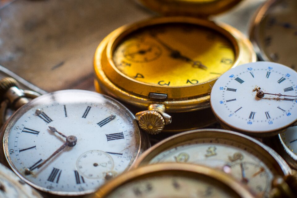 Pointer movement horology
