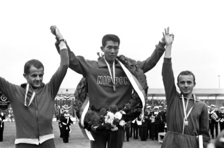 12e Internationale Marathon, Enschede Matsubara met krans, Bestanddeelnr 922-7117