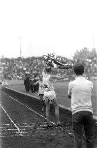 12e Internationale Marathon, Enschede Steylen met krans 1e Nederlander, Bestanddeelnr 922-7115