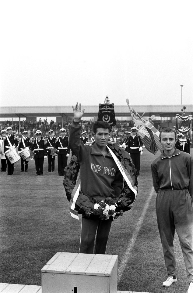 12e Internationale Marathon, Enschede Matsubara met krans nr. 16 cer. protocola, Bestanddeelnr 922-7116