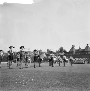 12e Nationale Bandenconcours in het Sparta Stadion Tamboers op het veld, Bestanddeelnr 912-6389