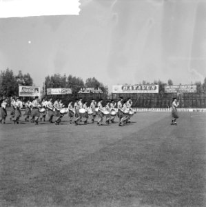 12e Nationale Bandenconcours in het Sparta Stadion Tamboers op het veld, Bestanddeelnr 912-6390