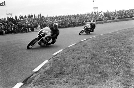 125 cc-klasse, Bill Ivy (nr. 2) en Yoshimi Katayama (nr. 6), Bestanddeelnr 920-4327
