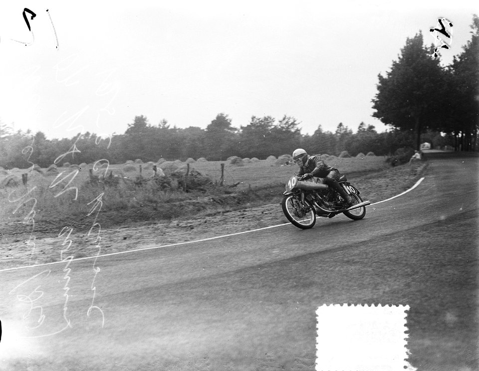 125cc klasse. Winnaar Werner Haas (Duitsland) op NSU, Bestanddeelnr 905-8055
