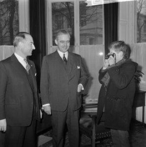 13-jarige fotograaf Ed Apol bij kabinetscrisis, v.l.n.r Schmelzer, Geertsema en , Bestanddeelnr 917-5118