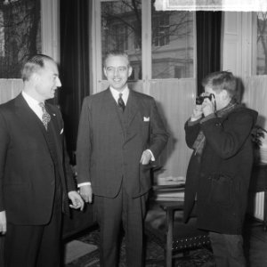 13-jarige fotograaf Ed Apol bij kabinetscrisis, v.l.n.r Schmelzer, Geertsema en , Bestanddeelnr 917-5120