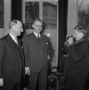 13-jarige fotograaf Ed Apol bij kabinetscrisis, v.l.n.r Schmelzer, Geertsema en , Bestanddeelnr 917-5117