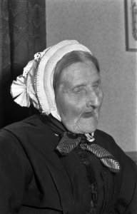 110e verjaardag Chrissemeue met nichtje 5e graad Sylvia Nijwold, Bestanddeelnr 910-7208