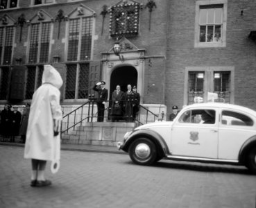 12,5 jarig ambtsjubileum burgemeester van Nijmegen mrCh M J H Hustinx, Bestanddeelnr 909-1973