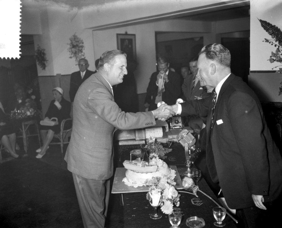 12,5 jarig jubileum Dick Bessem , directeur Olympisch Stadion, Bestanddeelnr 910-7189
