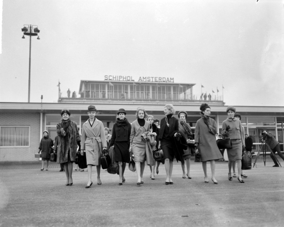12 Topmannequins vertrokken voor propaganda Hollandse mode, vanaf Schiphol, Bestanddeelnr 914-9892