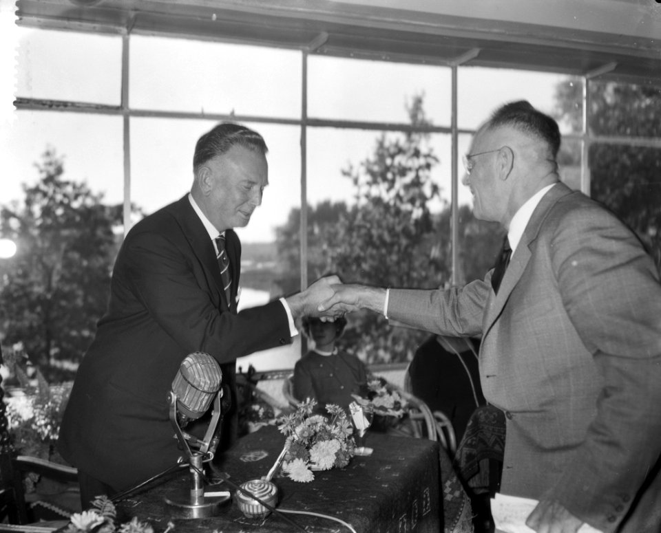 12,5 jarig jubileum Dick Bessem , directeur Olympisch Stadion, Bestanddeelnr 910-7188