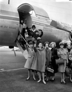 12 Topmannequins vertrokken voor propaganda Hollandse mode, vanaf Schiphol, Bestanddeelnr 914-9889