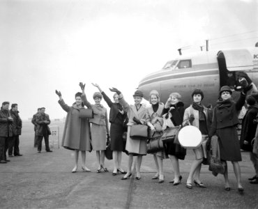 12 Topmannequins vertrokken voor propaganda Hollandse mode, vanaf Schiphol, Bestanddeelnr 914-9890