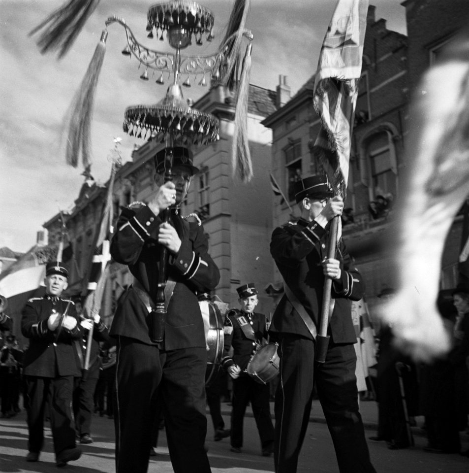 's-Hertogenbosch Defile met fanfarekorpsen, Bestanddeelnr 900-4125