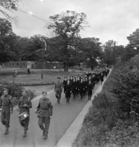 (Vrijwillig) Vrouwen Hulp Korps marcheert, Bestanddeelnr 935-2470