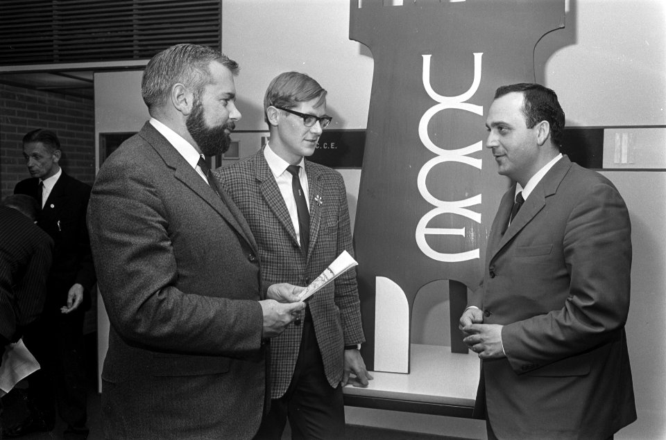 (vlnr) Pott (leider Duitse delegatie), E. Heerma (uit Amsterdam) en G. Garofals , Bestanddeelnr 921-7076