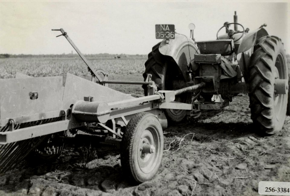 'Bav' voorraadrooier met beveiligde drijfas, tandwielen in oliebad, aftakas met , Bestanddeelnr 256-3384-1